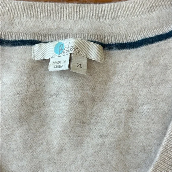 Boden/ Eva cream cashmere v neck Sweater - Picture 5 of 11